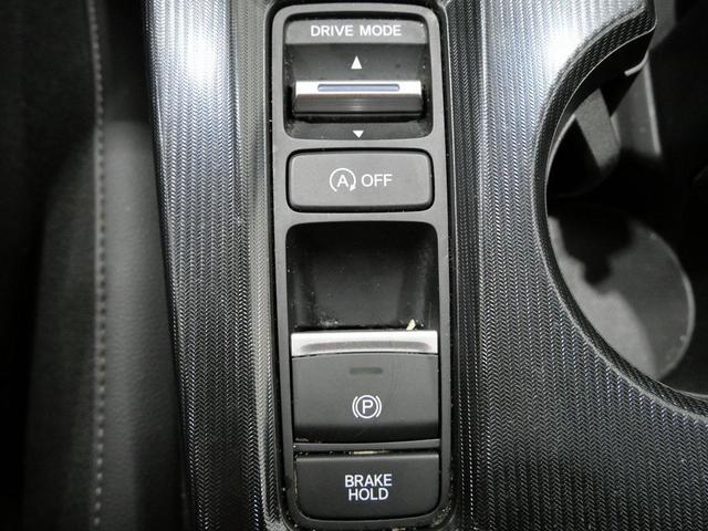Photo of 2024 Platinum White Pearl Honda Civic