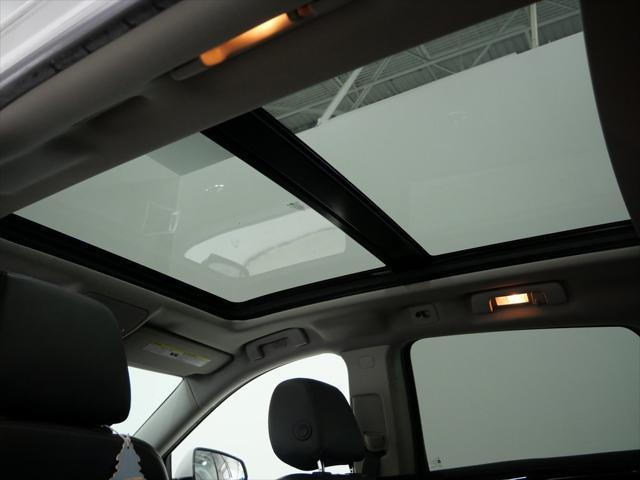 Photo of 2016 Platinum Ice Tricoat Cadillac SRX