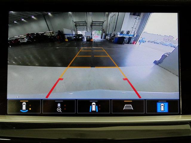 Photo of 2021 Crystal White Tricoat Cadillac XT5
