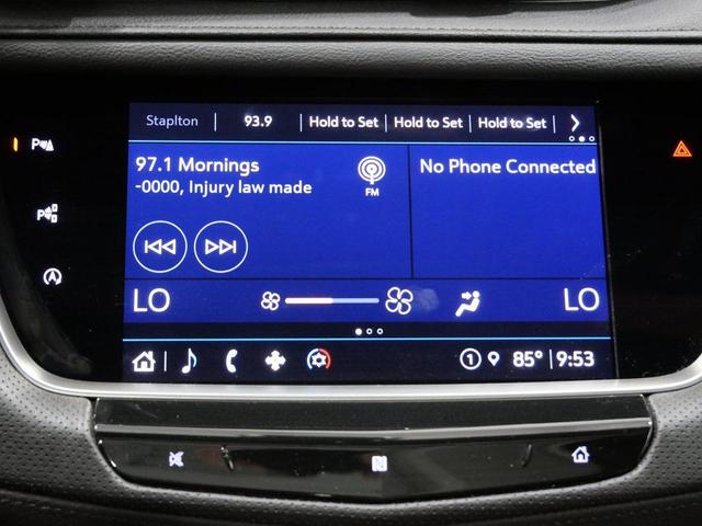 Photo of 2021 Crystal White Tricoat Cadillac XT5