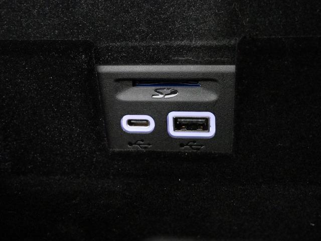 Photo of 2021 Crystal White Tricoat Cadillac XT5