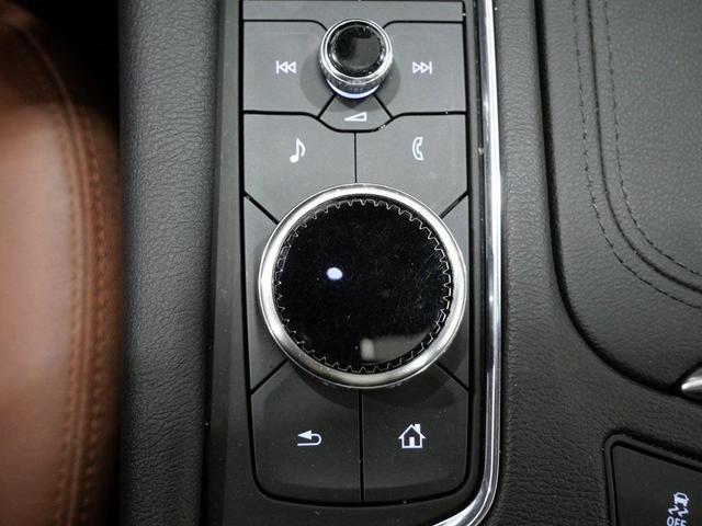Photo of 2021 Crystal White Tricoat Cadillac XT5