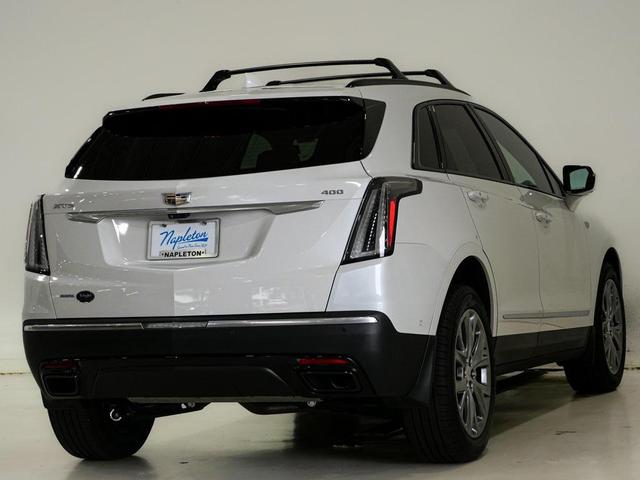 Photo of 2021 Crystal White Tricoat Cadillac XT5