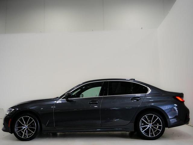 Photo of 2022 Mineral Grey Metallic BMW 330