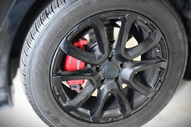 Photo of 2017 Rosso Rubino Mica Maserati Levante