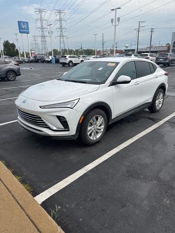 Photo of 2025 Summit White Buick Envista