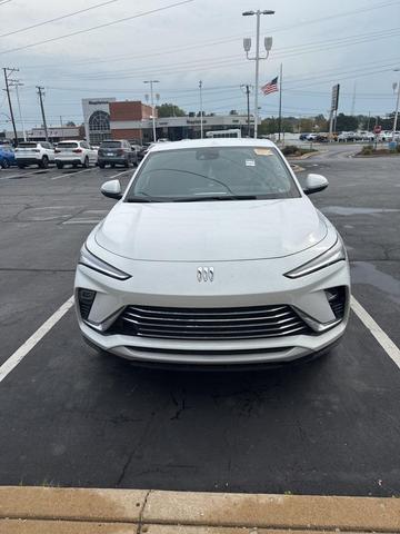 Photo of 2025 Summit White Buick Envista