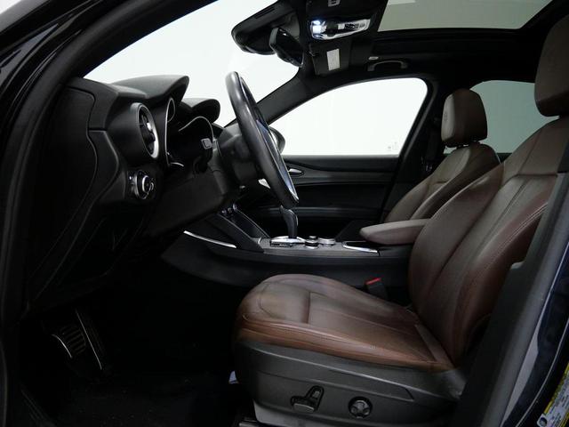 Photo of 2022 Vulcano Black Metallic Alfa Romeo Stelvio