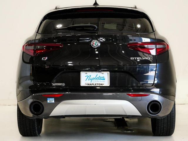 Photo of 2022 Vulcano Black Metallic Alfa Romeo Stelvio
