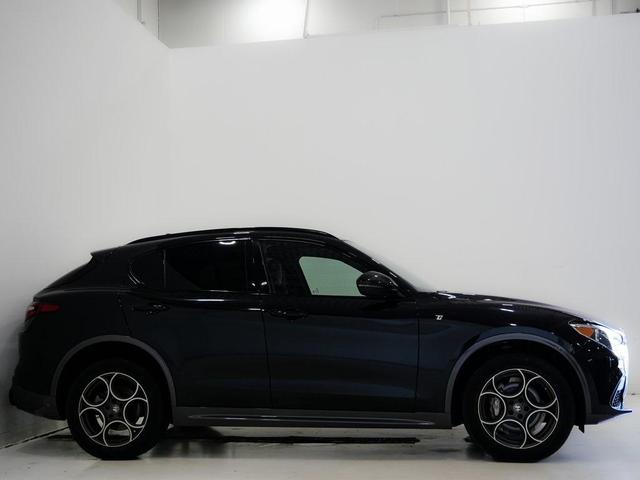 Photo of 2022 Vulcano Black Metallic Alfa Romeo Stelvio