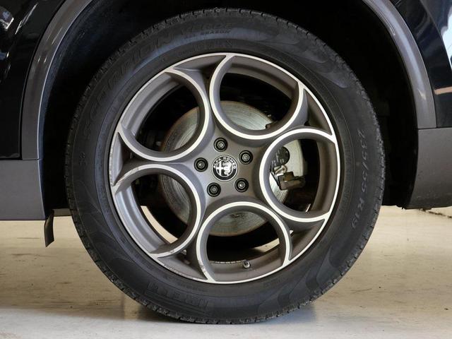 Photo of 2022 Vulcano Black Metallic Alfa Romeo Stelvio