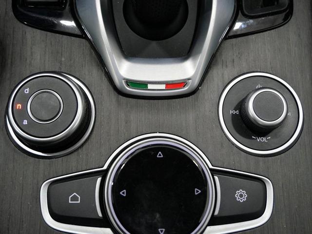 Photo of 2022 Vulcano Black Metallic Alfa Romeo Stelvio
