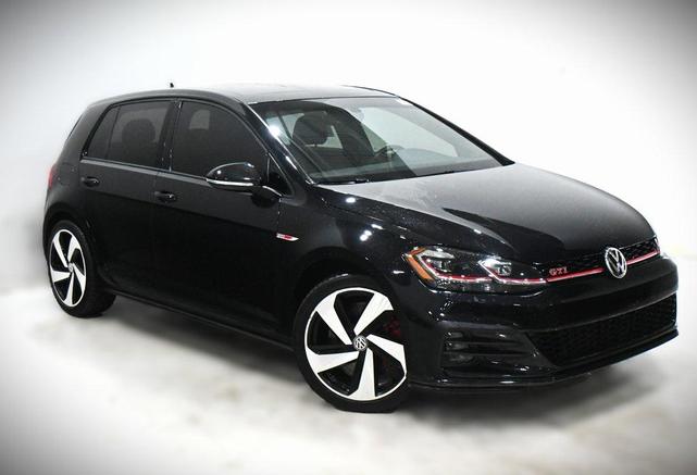 Photo of 2019 Deep Black Pearl Volkswagen Golf GTI