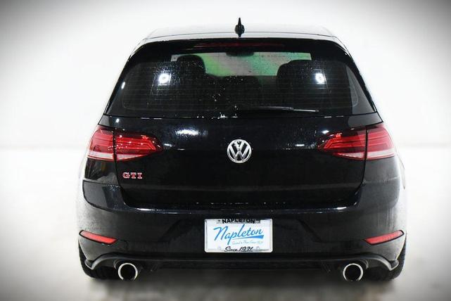 Photo of 2019 Deep Black Pearl Volkswagen Golf GTI