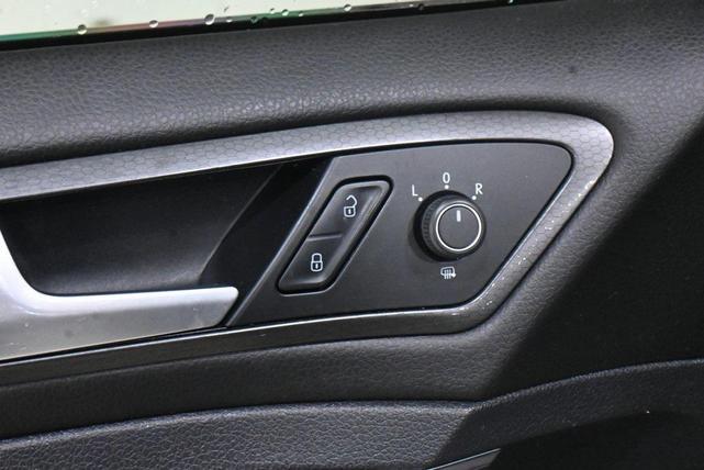 Photo of 2019 Deep Black Pearl Volkswagen Golf GTI