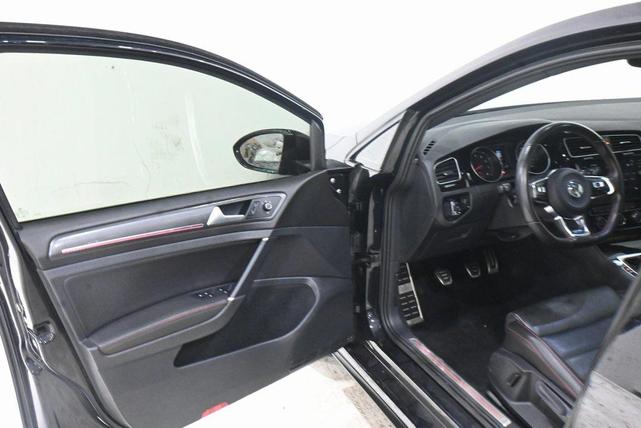 Photo of 2019 Deep Black Pearl Volkswagen Golf GTI