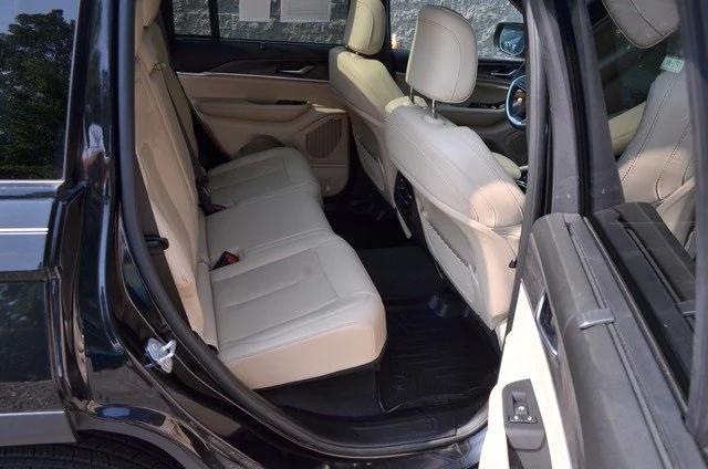 Photo of 2023 Diamond Black Crystal Pearlcoat Jeep Grand Cherokee