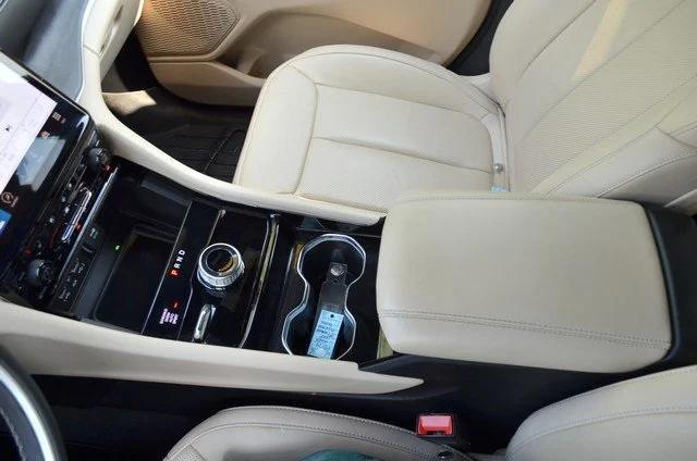 Photo of 2023 Diamond Black Crystal Pearlcoat Jeep Grand Cherokee