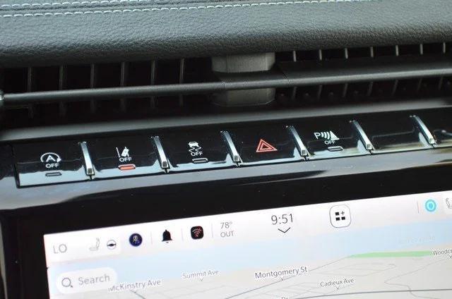 Photo of 2023 Diamond Black Crystal Pearlcoat Jeep Grand Cherokee