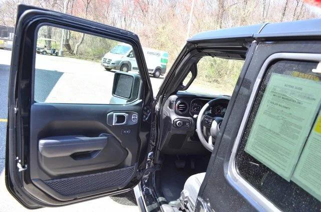 Photo of 2024 Black Clearcoat Jeep Wrangler
