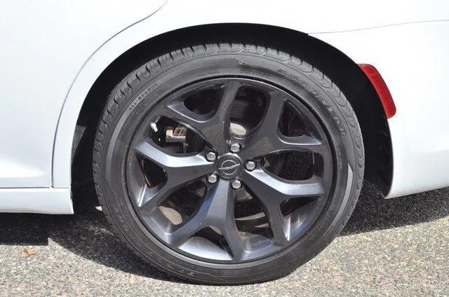 Photo of 2023 Bright White Chrysler 300