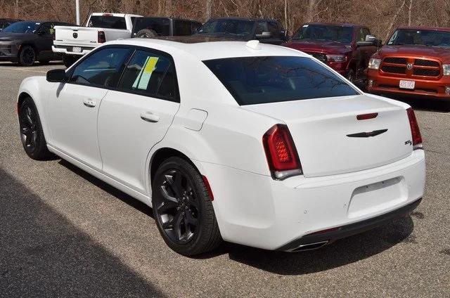 Photo of 2023 Bright White Chrysler 300
