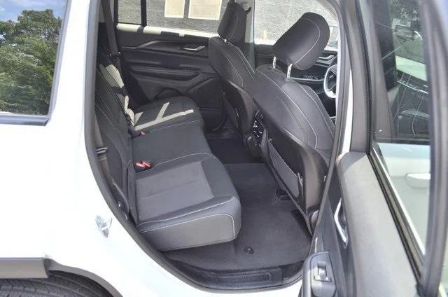 Photo of 2023 Bright White Jeep Grand Cherokee