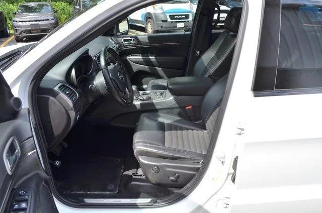 Photo of 2020 Bright White Clearcoat Jeep Grand Cherokee
