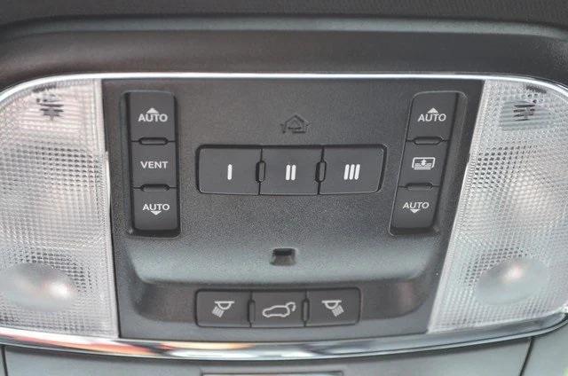Photo of 2020 Bright White Clearcoat Jeep Grand Cherokee