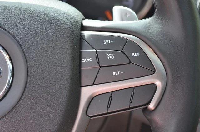 Photo of 2020 Bright White Clearcoat Jeep Grand Cherokee
