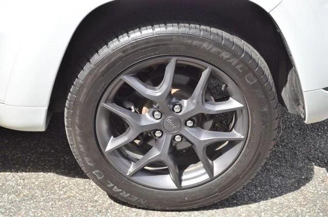 Photo of 2020 Bright White Clearcoat Jeep Grand Cherokee