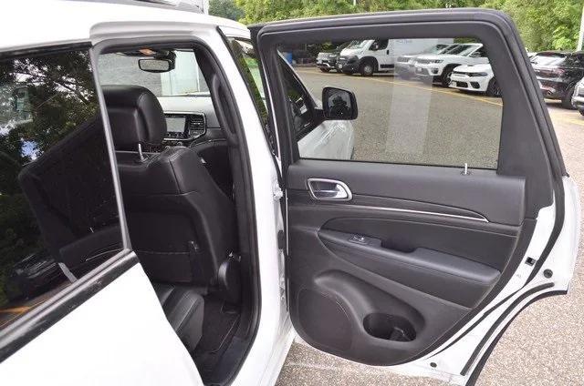 Photo of 2020 Bright White Clearcoat Jeep Grand Cherokee