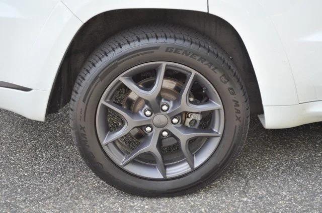 Photo of 2020 Bright White Clearcoat Jeep Grand Cherokee