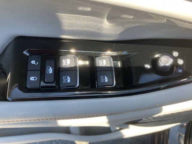 Photo of 2021 Baltic Gray Metallic Clearcoat Jeep Grand Cherokee L