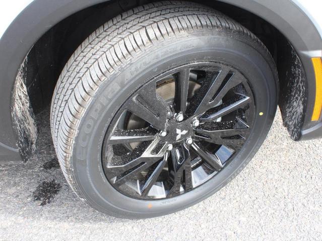 Photo of 2025 White Diamond Mitsubishi Eclipse Cross
