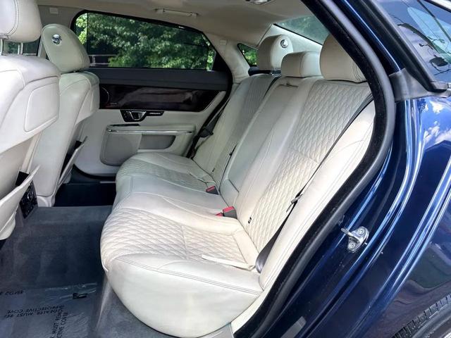 Photo of 2021 Blue Chrysler 300