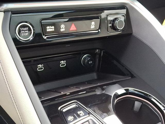 Photo of 2025 MYTHOS BLACK Audi Q5