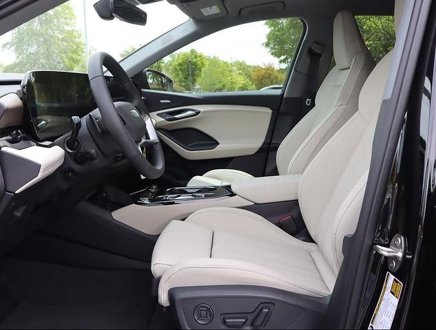 Photo of 2025 MYTHOS BLACK Audi Q6 e-tron
