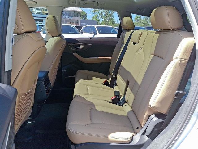 Photo of 2025 Glacier White Metallic Audi Q7