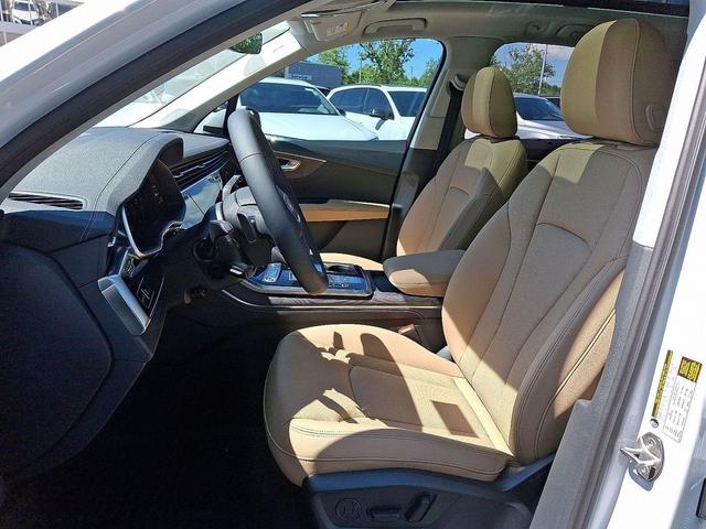 Photo of 2025 Glacier White Metallic Audi Q7