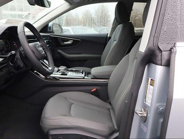 Photo of 2025 SATELLITE SILVR Audi Q8