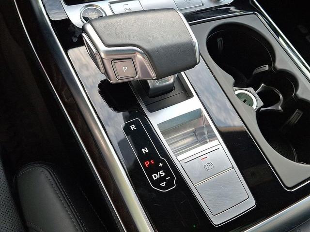 Photo of 2022 Mythos Black Metallic Audi Q8
