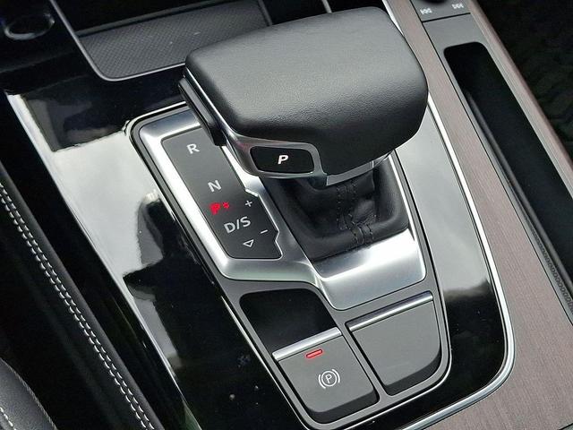 Photo of 2025 Florett Silver Metallic Audi Q5