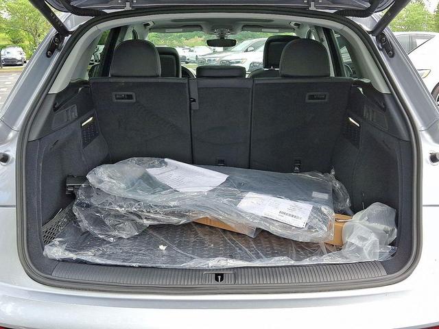 Photo of 2025 Florett Silver Metallic Audi Q5