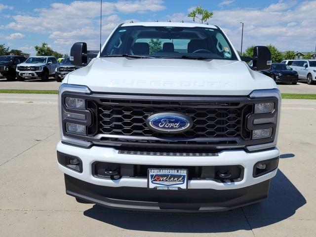Photo of 2025 Oxford White Ford F-250