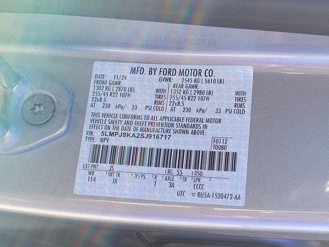 Photo of 2025 Silver Radiance Metallic Lincoln Nautilus