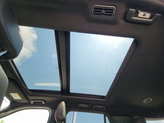 Photo of 2024 Oxford White Ford Expedition