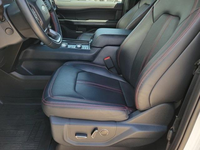 Photo of 2024 Oxford White Ford Expedition