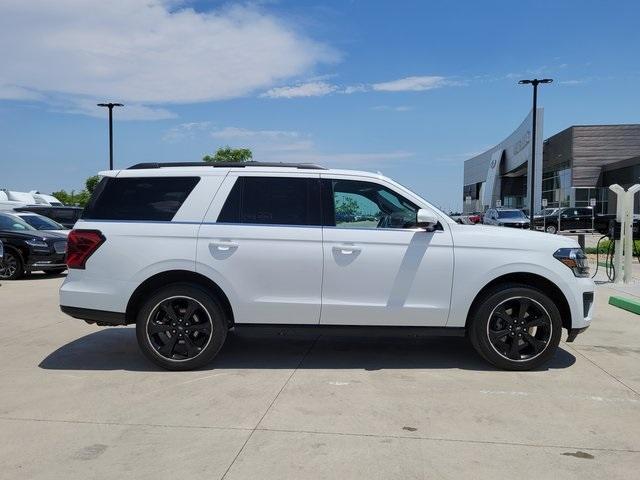 Photo of 2024 Oxford White Ford Expedition