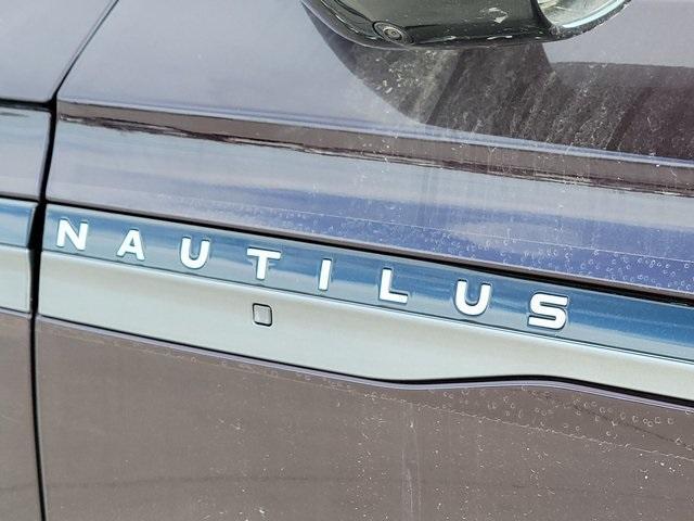 Photo of 2025 Diamond Red Lincoln Nautilus
